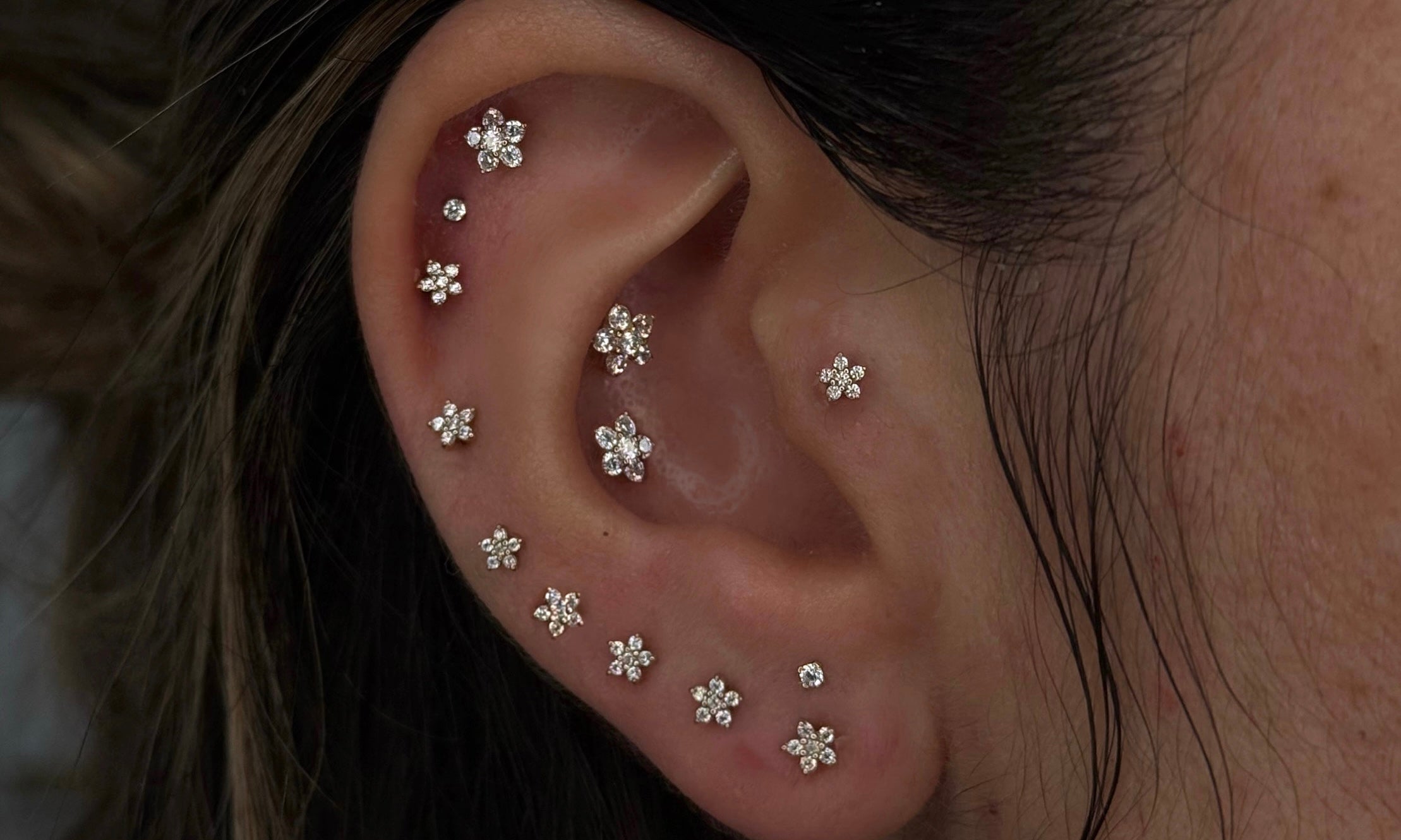 Il piercing al trago causa paralisi?