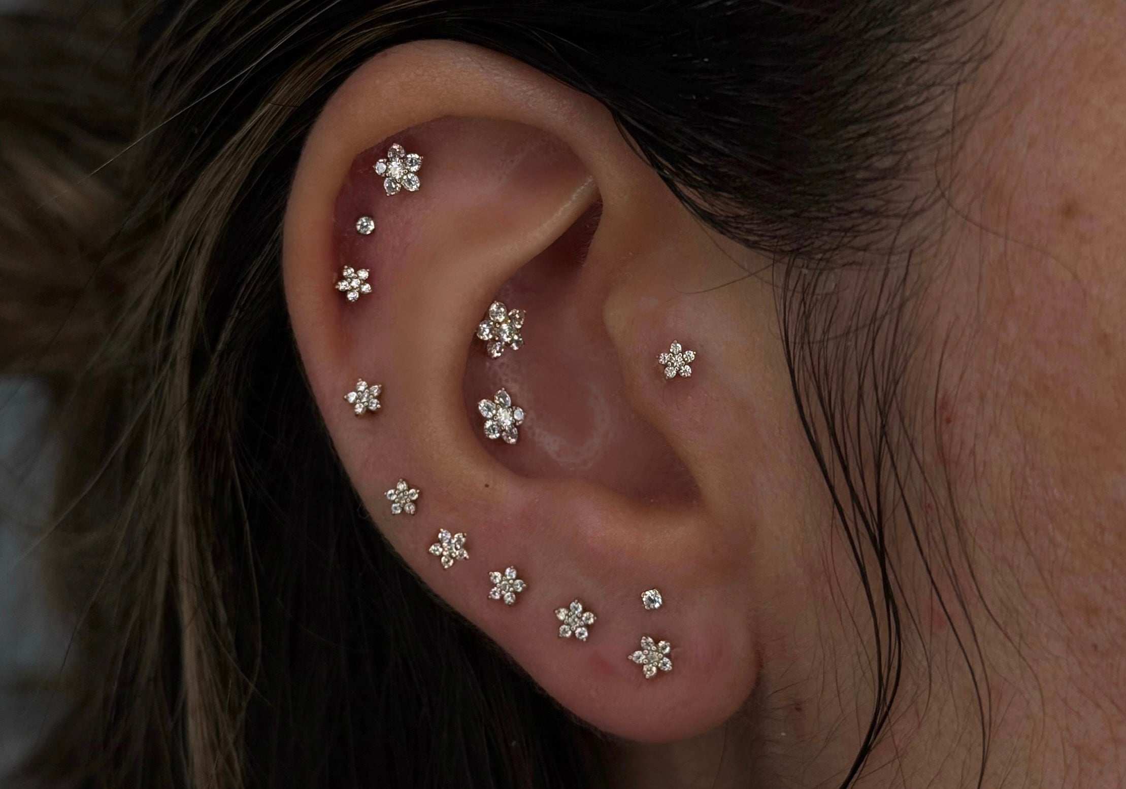 Il piercing al trago causa paralisi?